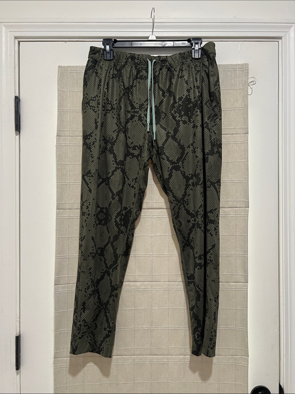 Lululemon Women’s Olive Green Snake-Print Drawstring Stretch Pants